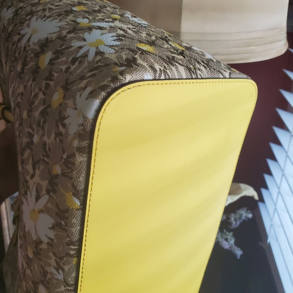 Michael Kors TOTE GM - Picture 6 of 8